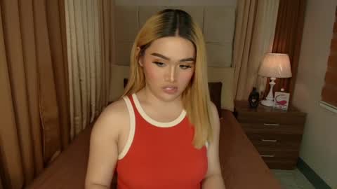 Snapshot of yanny_xoxo chatting on 02-14-25, 01:23 Allisonn online show from 02-14-25, 01:23