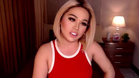 Snapshot of yanny_xoxo chatting on 03-04-25, 02:38 Allisonn online show from 03-04-25, 02:38
