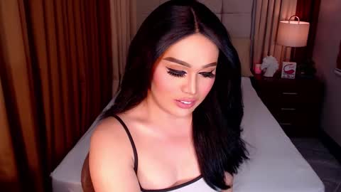 Snapshot of yanny_xoxo chatting on 03-12-25, 03:02 Allisonn online show from 03-12-25, 03:02