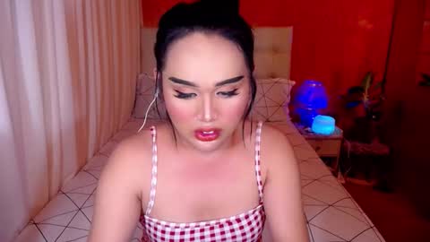 Snapshot of yanny_xoxo chatting on 11-03-25, 09:10 Allisonn online show from 11-03-25, 09:10