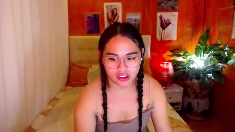 Snapshot of yanny_xoxo chatting on 12-15-25, 10:03 Allisonn online show from 12-15-25, 10:03