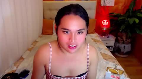 Snapshot of yanny_xoxo chatting on 12-18-25, 05:24 Allisonn online show from 12-18-25, 05:24