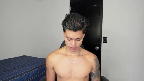 yanpaul83 online show from 12-04-25, 08:39