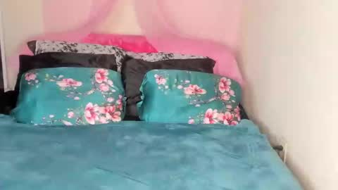 Snapshot of yasminayazzie chatting on 02-19-25, 04:34 Yasmina online show from 02-19-25, 04:34