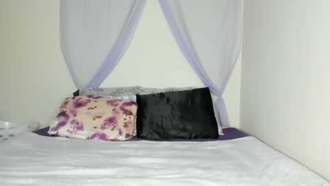 Snapshot of yasminayazzie chatting on 09-19-25, 02:13 Yasmina online show from 09-19-25, 02:13