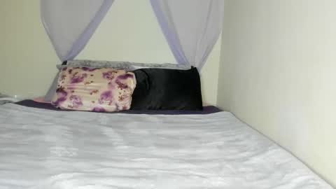 Snapshot of yasminayazzie chatting on 10-14-25, 10:10 Yasmina online show from 10-14-25, 10:10