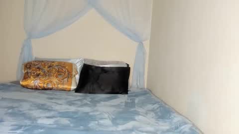 Yasmina online show from 12-18-25, 02:06