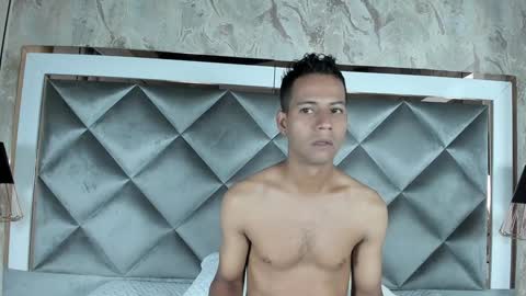Snapshot of yayi_derek chatting on 02-08-25, 11:55 yayi derek online show from 02-08-25, 11:55