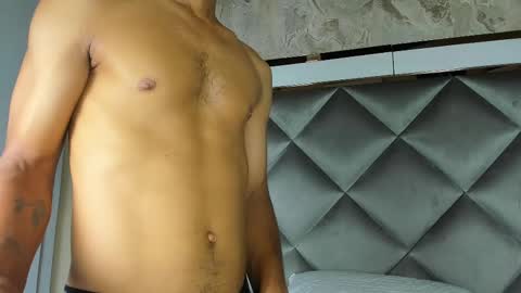 Snapshot of yayi_derek chatting on 02-21-25, 11:55 yayi derek online show from 02-21-25, 11:55