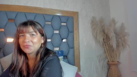 Snapshot of yayi_derek chatting on 10-14-25, 11:33 yayi derek online show from 10-14-25, 11:33
