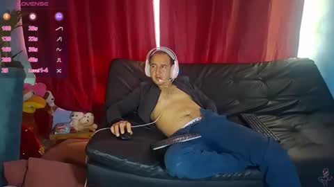 Snapshot of yazflor chatting on 06-23-26, 04:38 Hazzan y Greisy online show from 06-23-26, 04:38