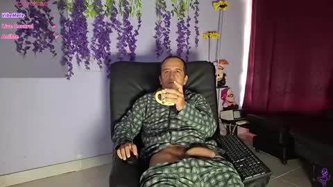 Snapshot of yazfore chatting on 07-03-26, 02:45 Hazzan online show from 07-03-26, 02:45