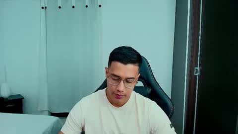 Snapshot of yeico837992 chatting on 02-08-26, 02:59 YEICO LEVIT online show from 02-08-26, 02:59