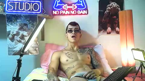 yeisoncastellanos1999 online show from 10-01-25, 06:25