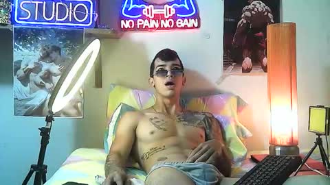 yeisoncastellanos1999 online show from 10-23-25, 04:17