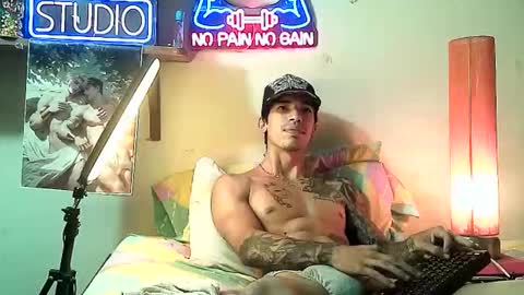 yeisoncastellanos1999 online show from 11-24-25, 07:24