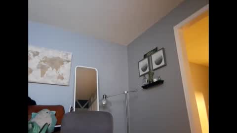 Snapshot of yelladaniella chatting on 01-25-25, 09:15 Ella Ts online show from 01-25-25, 09:15