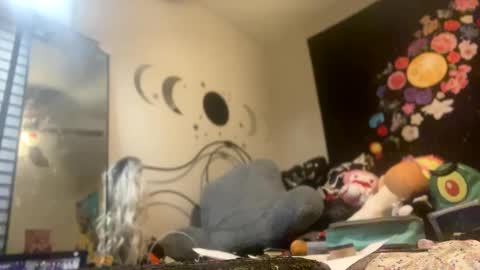 Snapshot of yelladaniella chatting on 02-02-25, 04:05 Ella Ts online show from 02-02-25, 04:05