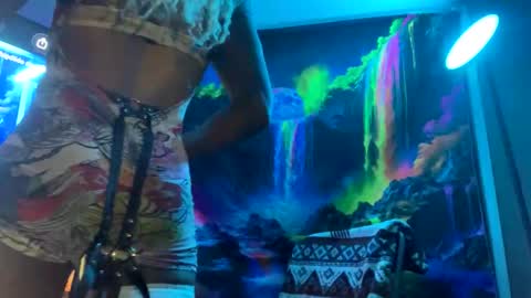 Ella Ts online show from 04-19-26, 04:56