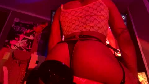 Snapshot of yelladaniella chatting on 05-23-26, 06:23 Ella Ts online show from 05-23-26, 06:23