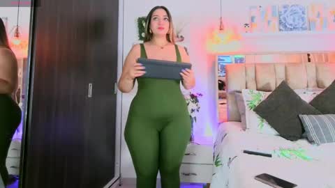 yellow_lily online show from 05-17-26, 04:14