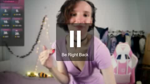 Snapshot of yellow_songbird chatting on 10-14-25, 04:08 Liya online show from 10-14-25, 04:08