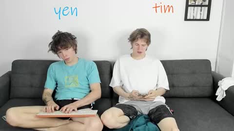 Snapshot of yen2025 chatting on 09-23-25, 01:36 Yen online show from 09-23-25, 01:36