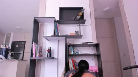 yenlo01 online show from 11-28-25, 03:47