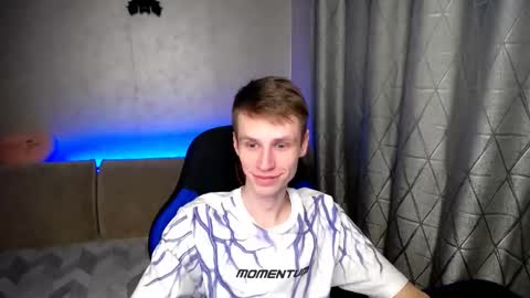 Snapshot of yes_cute_boy_ chatting on 03-03-25, 01:42 Eden online show from 03-03-25, 01:42