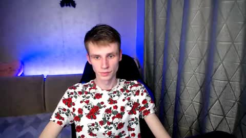 Snapshot of yes_cute_boy_ chatting on 03-11-25, 03:56 Eden online show from 03-11-25, 03:56