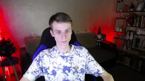 Snapshot of yes_cute_boy_ chatting on 01-09-26, 01:47 Eden online show from 01-09-26, 01:47