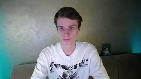 Snapshot of yes_cute_boy_ chatting on 03-26-26, 04:45 Eden online show from 03-26-26, 04:45