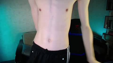 Snapshot of yes_cute_boy_ chatting on 04-05-26, 01:08 Eden online show from 04-05-26, 01:08