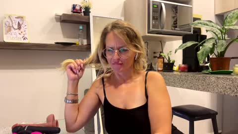 Zlata online show from 02-11-25, 01:41