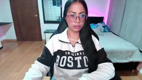 yesie_hot2 online show from 01-31-25, 12:50