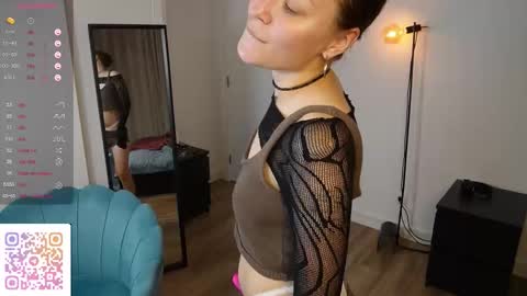 Kiki online show from 11-16-25, 03:50