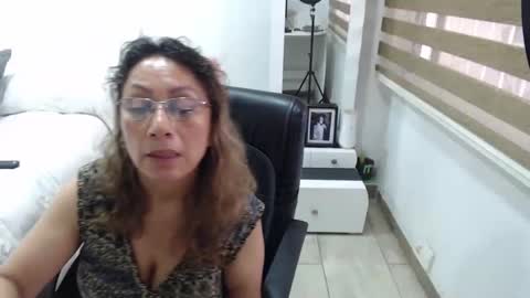 Snapshot of yessilatin chatting on 12-10-24, 07:11 jessy online show from 12-10-24, 07:11