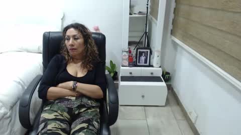Snapshot of yessilatin chatting on 12-12-24, 02:59 jessy online show from 12-12-24, 02:59
