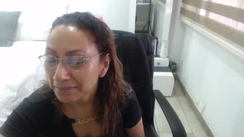 Snapshot of yessilatin chatting on 12-15-24, 05:53 jessy online show from 12-15-24, 05:53