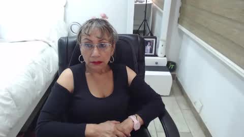 Snapshot of yessilatin chatting on 01-12-25, 02:45 jessy online show from 01-12-25, 02:45