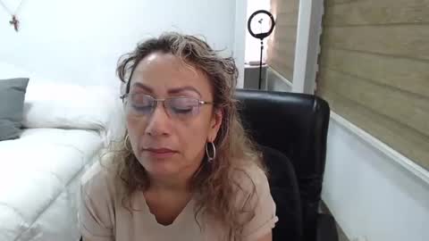 Snapshot of yessilatin chatting on 02-07-25, 12:42 jessy online show from 02-07-25, 12:42