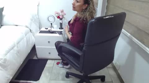 Snapshot of yessilatin chatting on 02-14-25, 01:23 jessy online show from 02-14-25, 01:23
