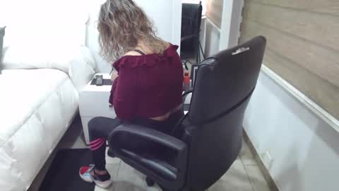 Snapshot of yessilatin chatting on 02-16-25, 01:36 jessy online show from 02-16-25, 01:36
