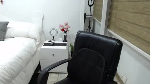 Snapshot of yessilatin chatting on 02-20-25, 02:51 jessy online show from 02-20-25, 02:51