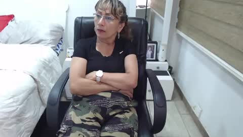 Snapshot of yessilatin chatting on 02-22-25, 01:11 jessy online show from 02-22-25, 01:11