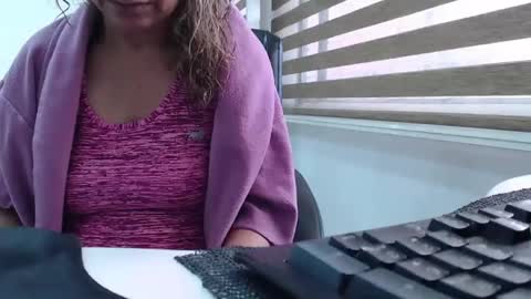 Snapshot of yessilatin chatting on 02-22-25, 07:36 jessy online show from 02-22-25, 07:36
