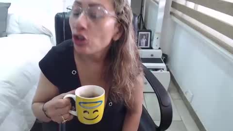 Snapshot of yessilatin chatting on 03-01-25, 04:33 jessy online show from 03-01-25, 04:33