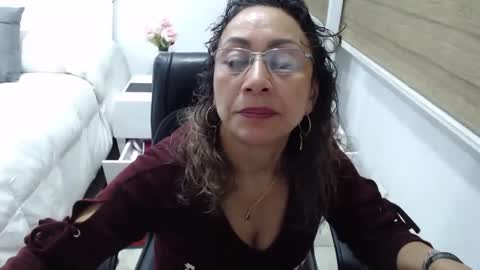 Snapshot of yessilatin chatting on 09-12-25, 01:28 jessy online show from 09-12-25, 01:28
