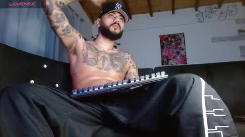 Snapshot of yio__cohen chatting on 09-10-25, 10:04 yio cohen  online show from 09-10-25, 10:04