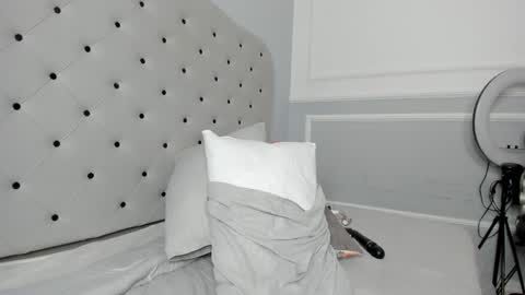 roxie reyes  online show from 01-25-25, 09:57